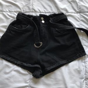 High waisted black frayed denim shorts w/ belt